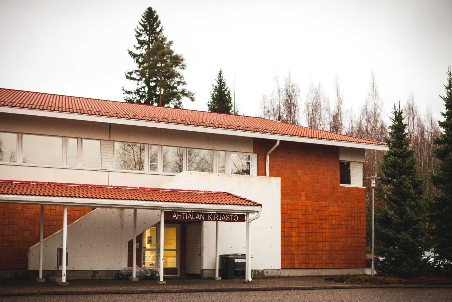 Ahtialan kirjasto