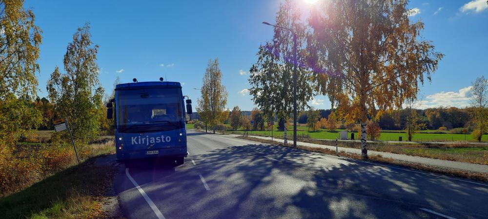 Kangasalan kirjastoauto Kotikujan Konsta